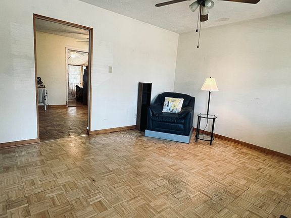 2nd image of 116 Bamboo Dr