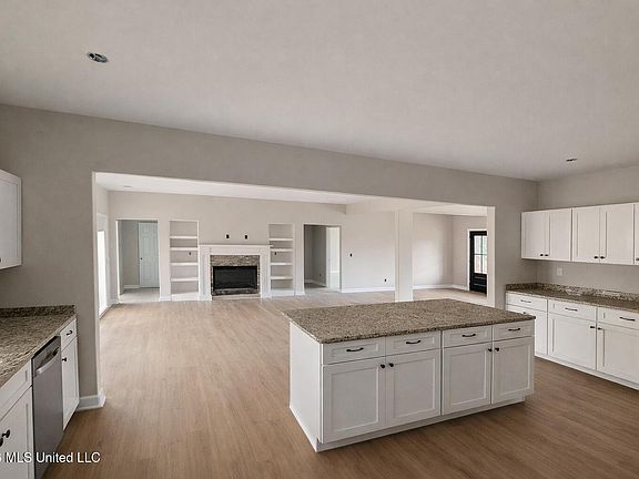 2nd image of 213 Dogwood Rd