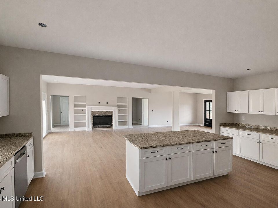 2nd image of 213 Dogwood Rd