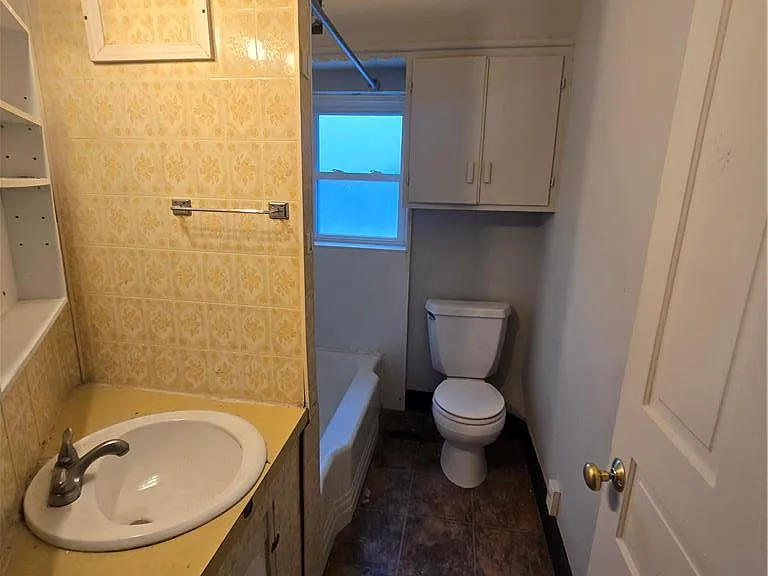 1437 Webster St — Photo 10