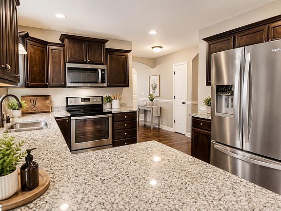5th image of 624 Parkway Village Rd