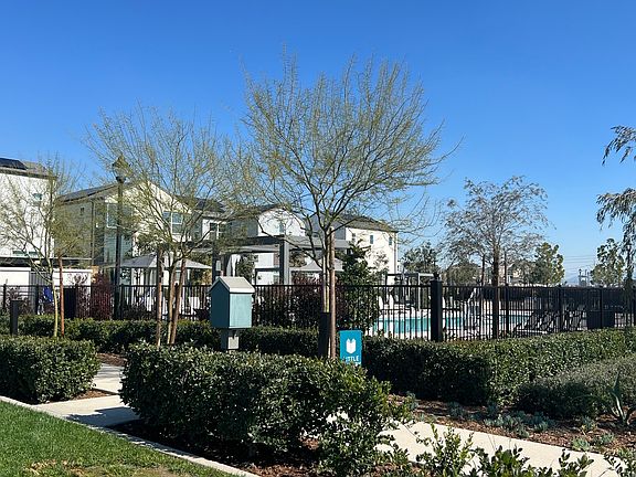 2nd image of 4428 S Bryant Paseo