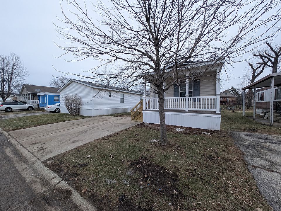 2nd image of 881 Victory Ln #881V