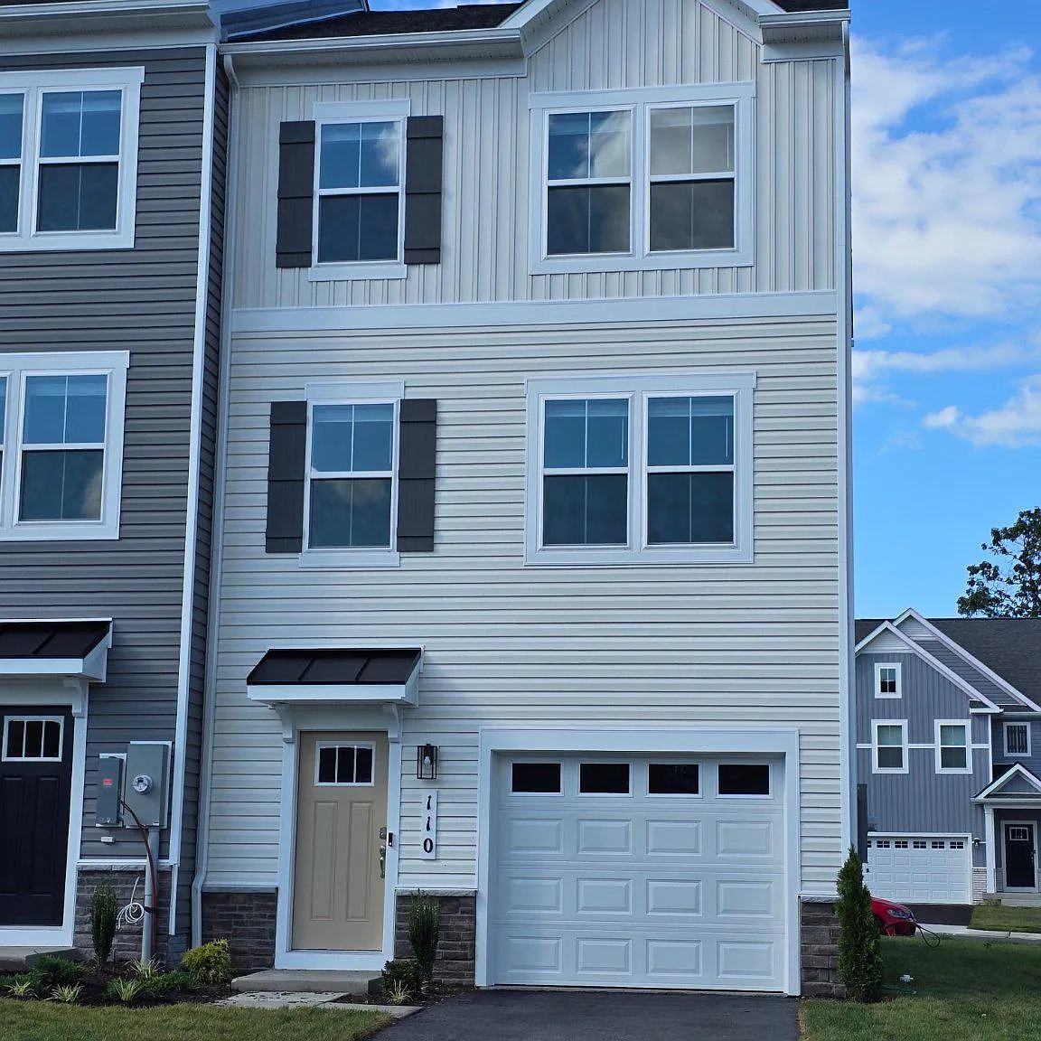 4 bed, 3.5 bath, 1889 sqft, $2,500 — Photo 1