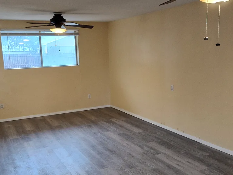 1008 Northcliff Dr — Photo 2