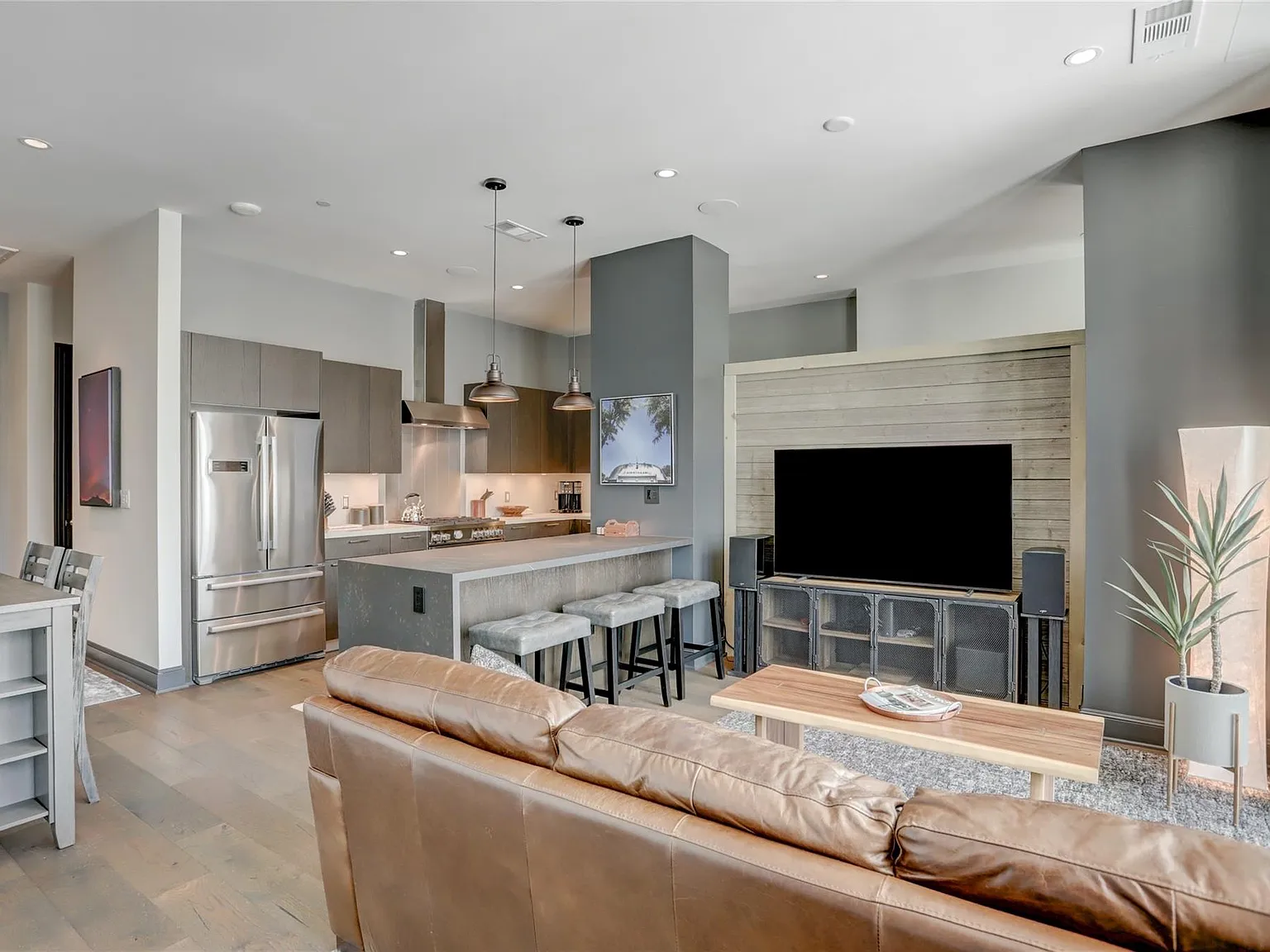 2 bed, 2.5 bath, 1478 sqft, $5,500 — Photo 3