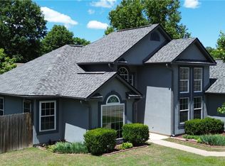 3029 N Quartz Dr, Fayetteville, AR 72704