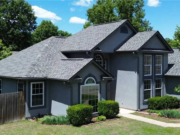3029 N Quartz Dr, Fayetteville, AR 72704