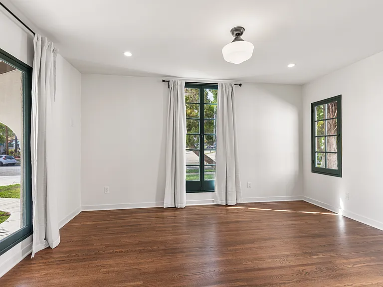 926 E Dryden St — Photo 25