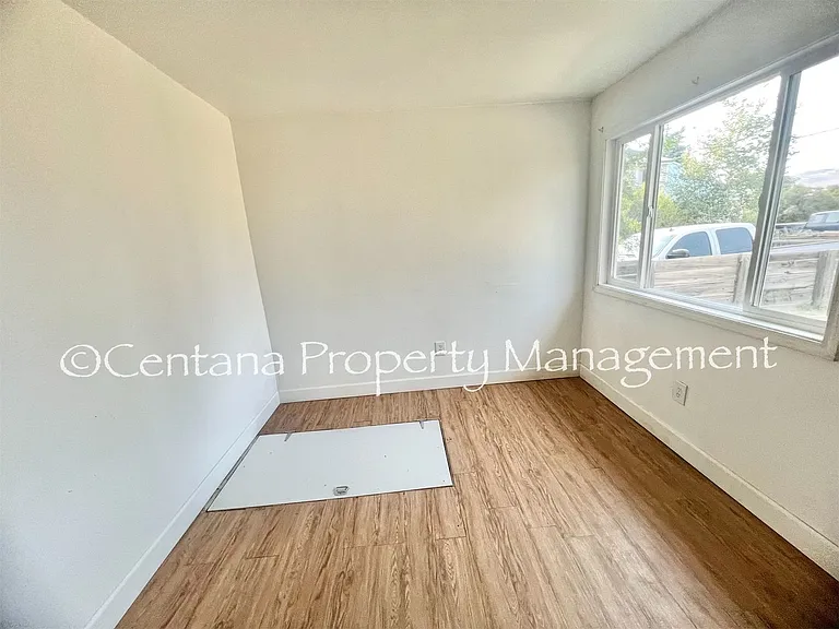2205 Locust St — Photo 6