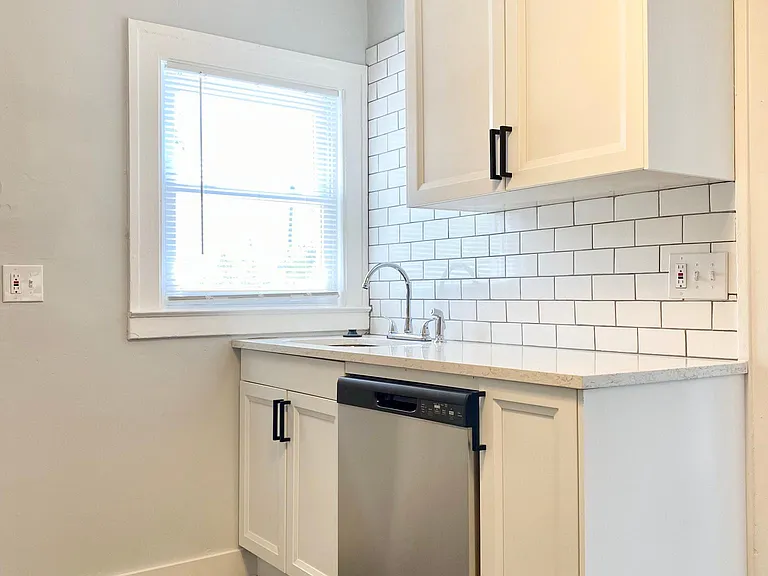 kitchen - Sink Base, Dishwasher