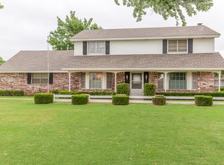 8016 Lakehurst Dr, Oklahoma City, OK 73120