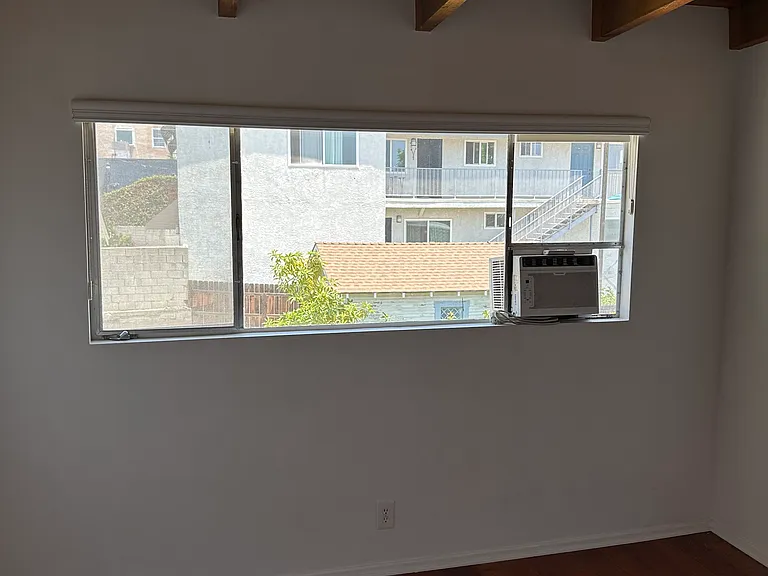 700 Robinson St #6 — Photo 13