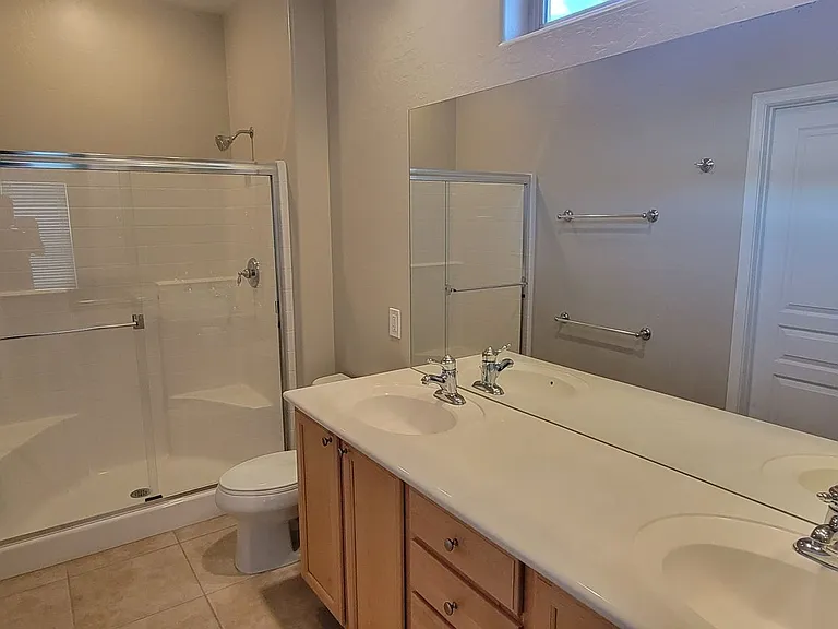 1342 Springdale Ln — Photo 32