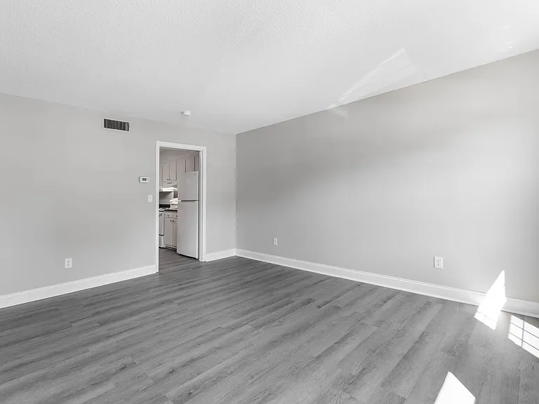22 Forsyth St — Photo 3