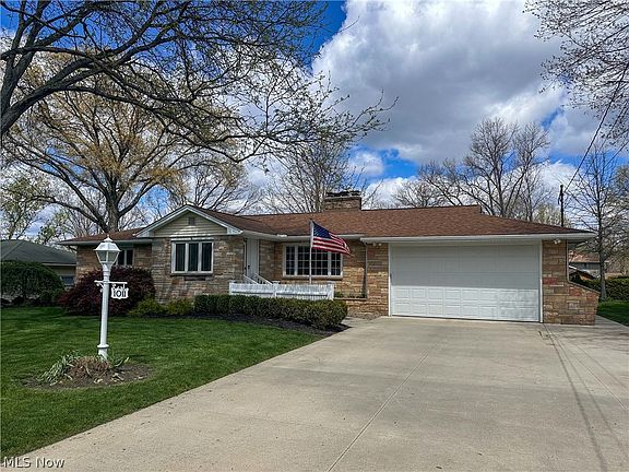 2nd image of 1011 Park Cir
