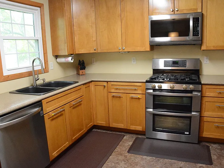 8811 Hawthorne Dr — Photo 33