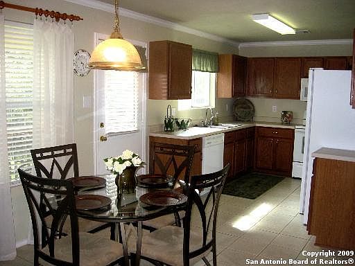 3rd image of 8902 SUMMER TRAIL ST