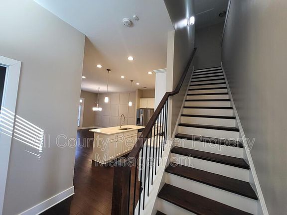 3rd image of 5728 Taylor Way