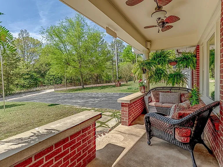 3 bed, 1837 sqft, $2,100 — Photo 3