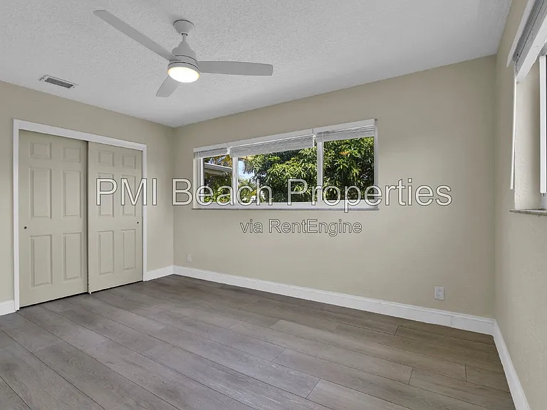 350 NE 29th St — Photo 16