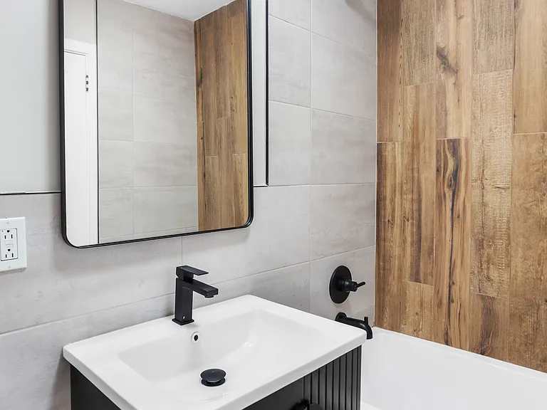 Bella Vista Apartments — Photo 10