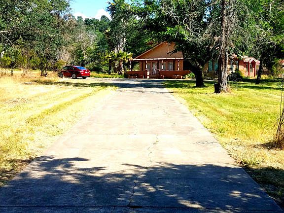 2nd image of 22577 Knollwood Dr