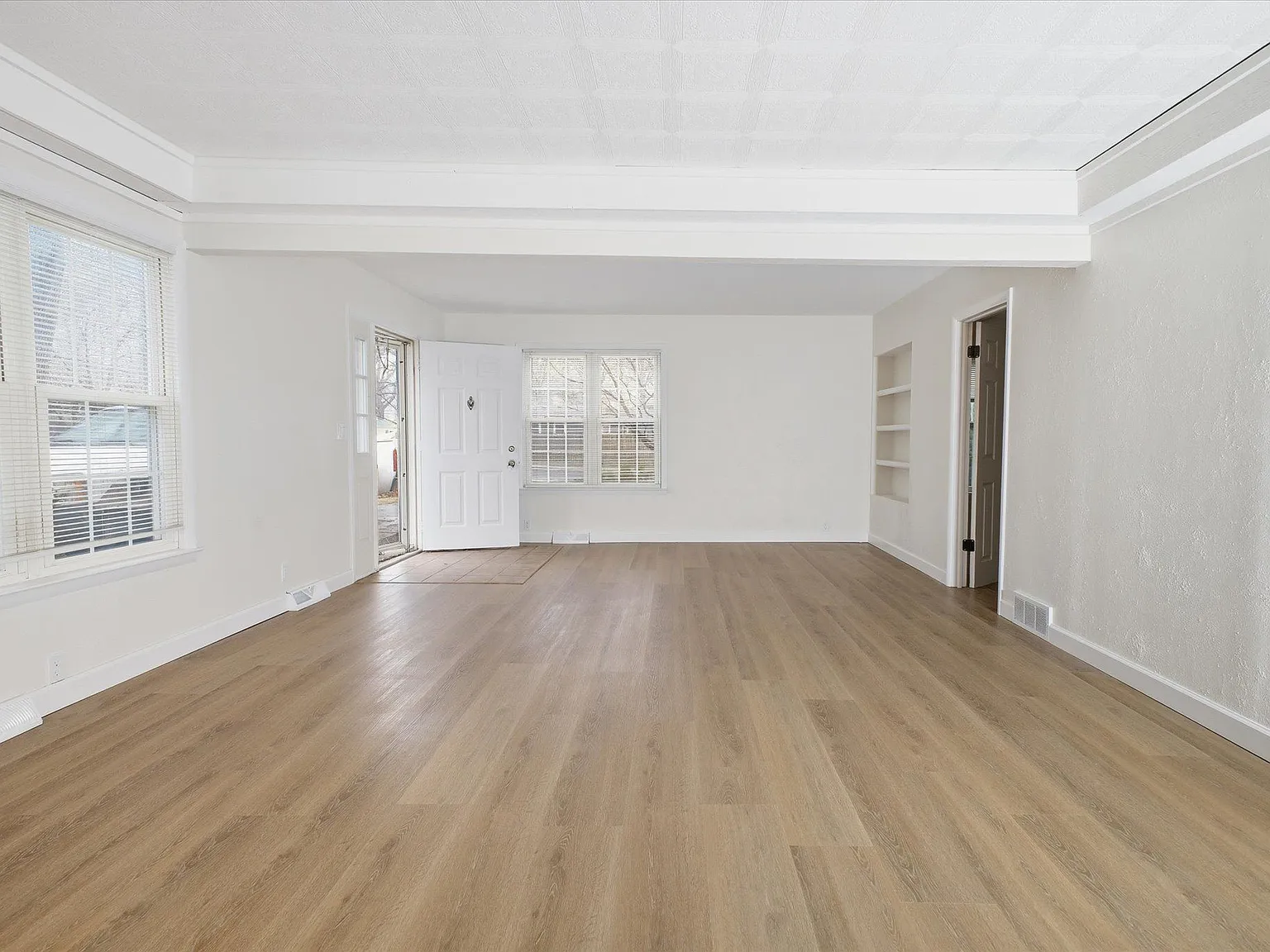 4 bed, 2.5 bath, 1612 sqft, $1,995 — Photo 4