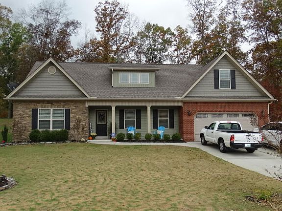 2nd image of 300 Carrigan Cir