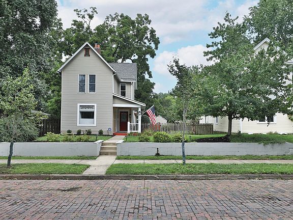 2nd image of 120 W Como Ave