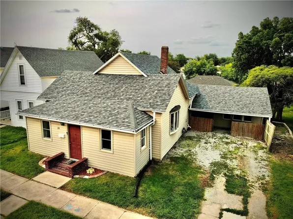 313 E 4th St, Maryville, MO 64468