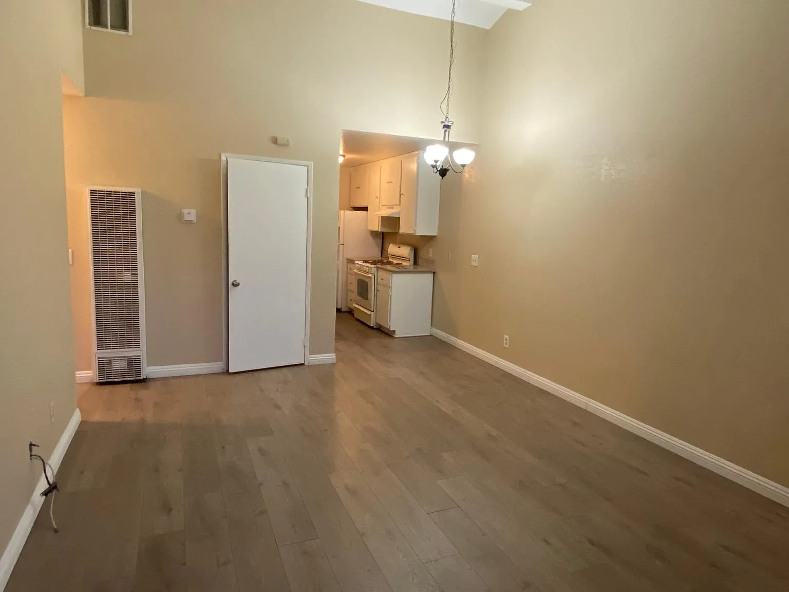 2 bed, 750 sqft, $2,100 — Photo 2