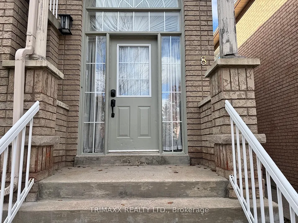 8 Ed Quigg Way #UPPER