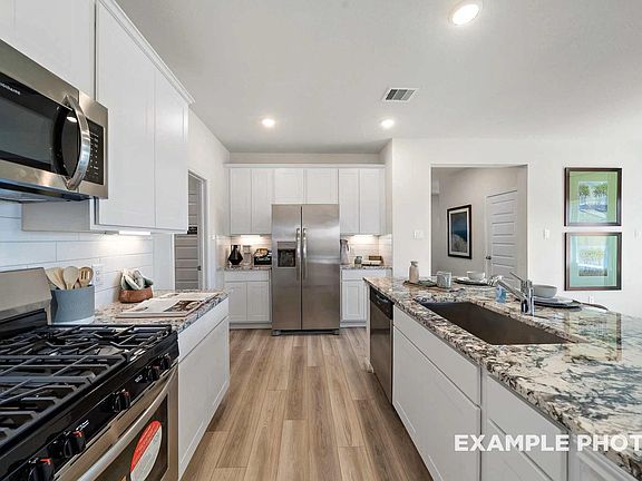 4th image of 1143 Wildflower Way Dr