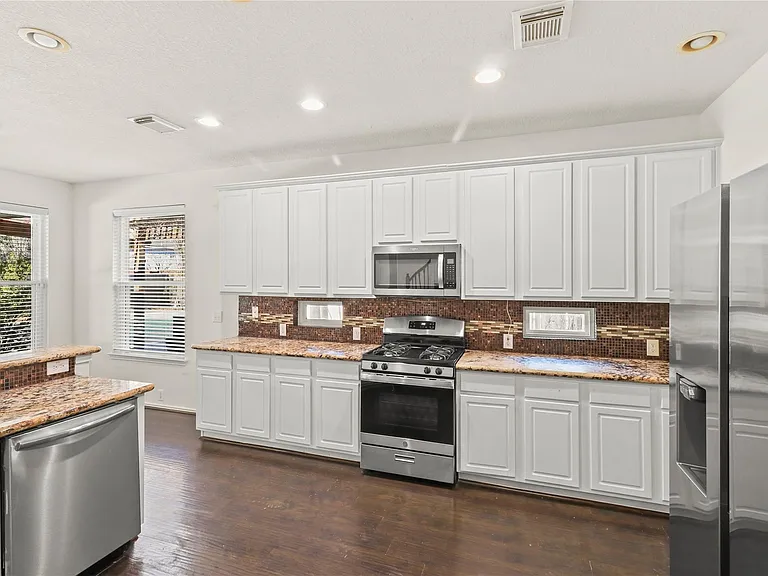 20510 Pioneer Bend Ct — Photo 16