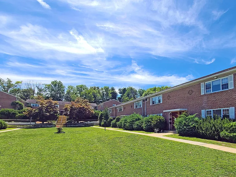 Clinton Village — Photo 1