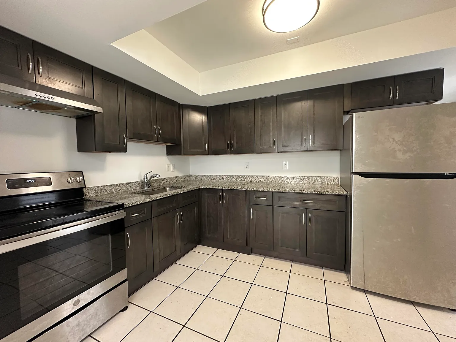2 bed, 1.0 bath, 928 sqft, $1,800 — Photo 2