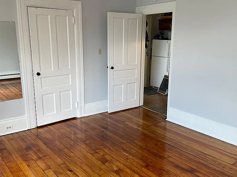 327 Thorn St #4 — Photo 15