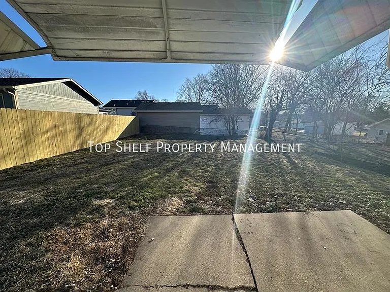 2319 E 40th Ct — Photo 6