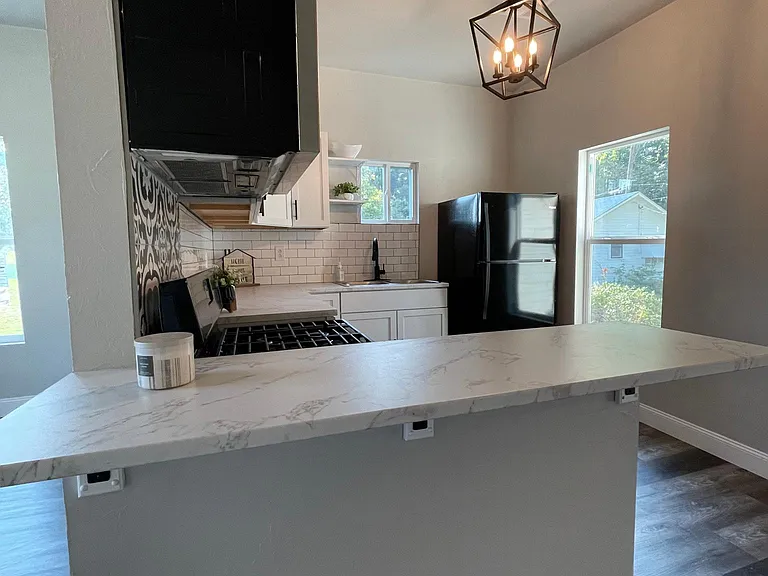 1317 E Broadway St — Photo 10