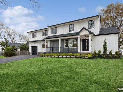 166 Cleenput Ter, Paramus, NJ, 07652