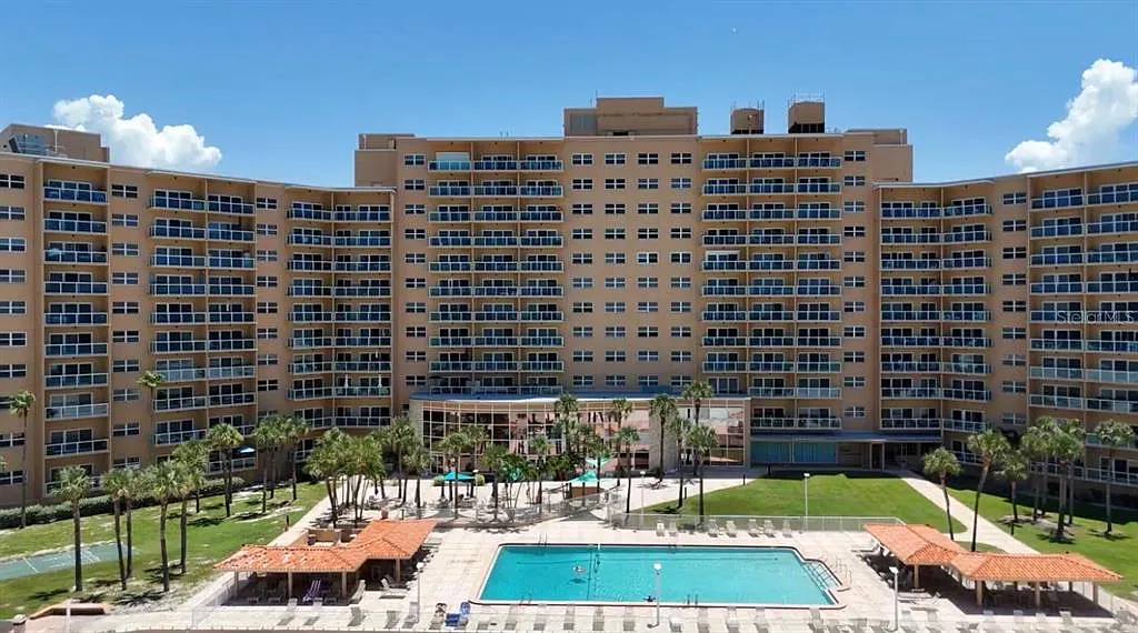 2 bed, 1.0 bath, 1090 sqft, $4,000 — Photo 2