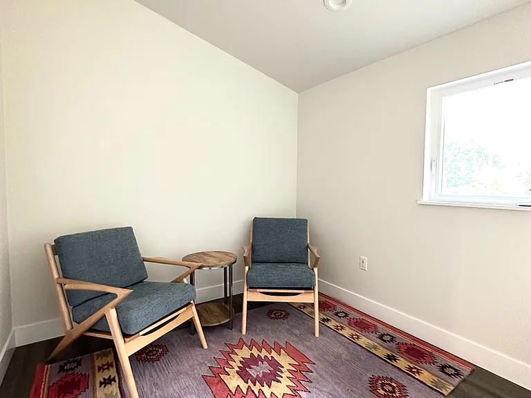 533 N Cloverdale Blvd — Photo 18