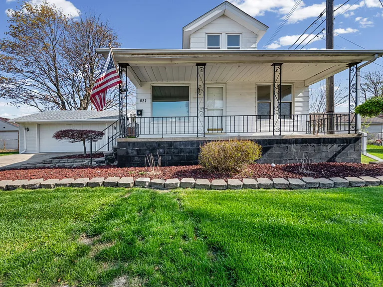 922 Mayflower Ave — Photo 2