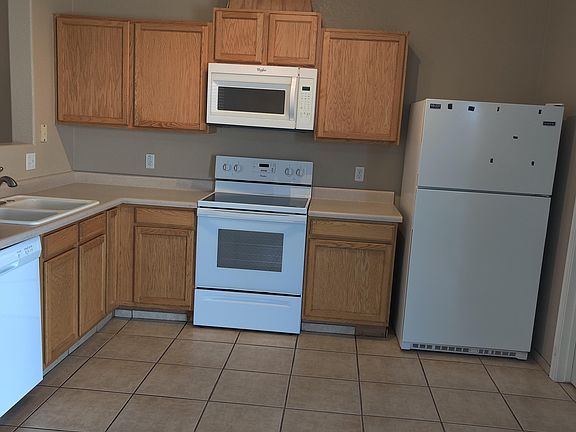 5th image of 16286 W Buchanan St