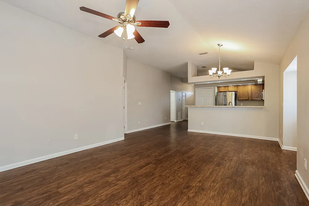 3 bed, 2.0 bath, 1264 sqft, $1,950 — Photo 3