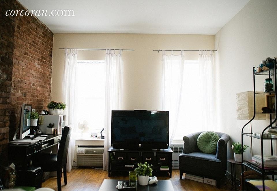 2nd image of 49 W 94th St APT 4R