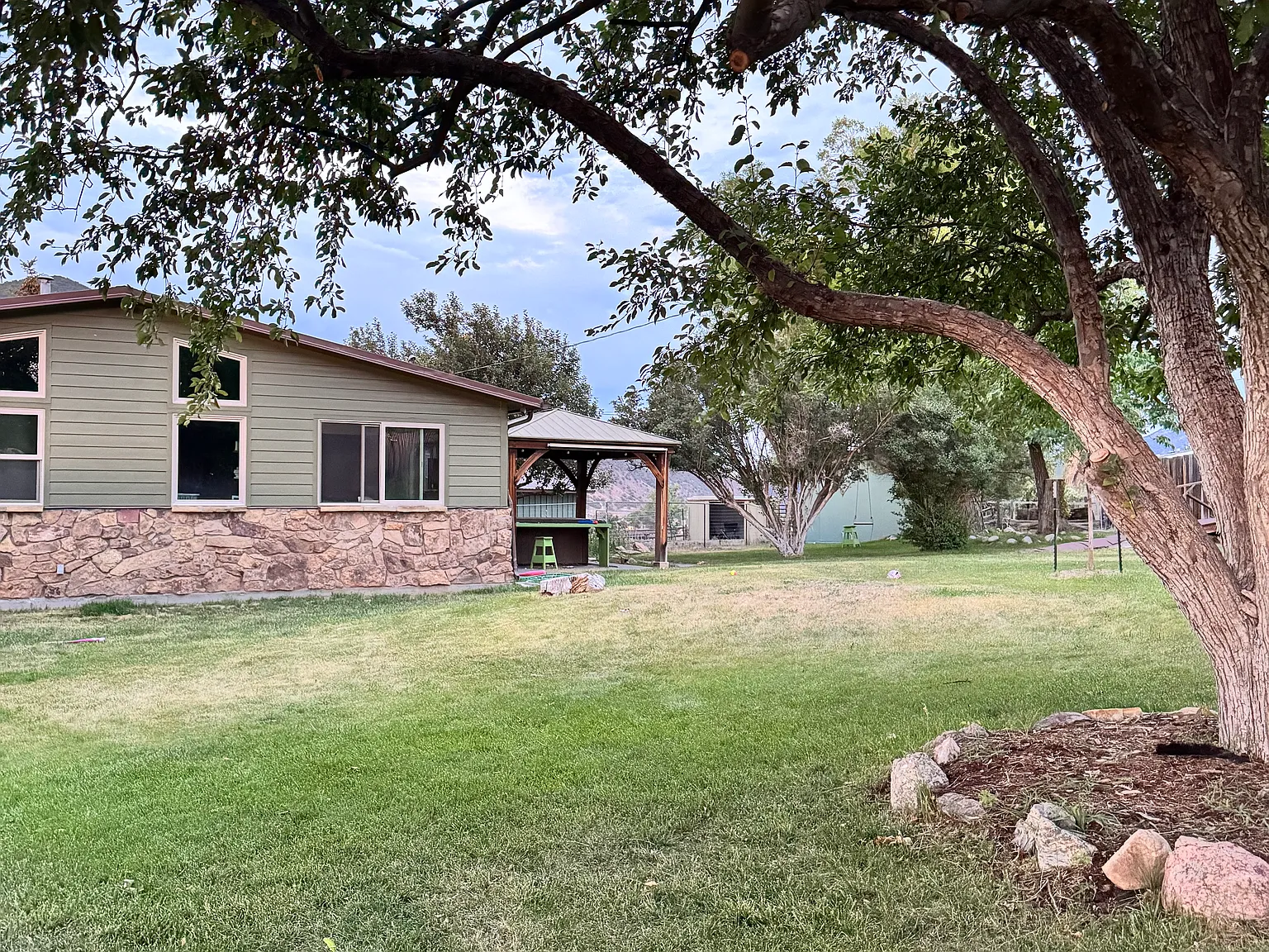 4 bed, 2521 sqft, $3,850 — Photo 2