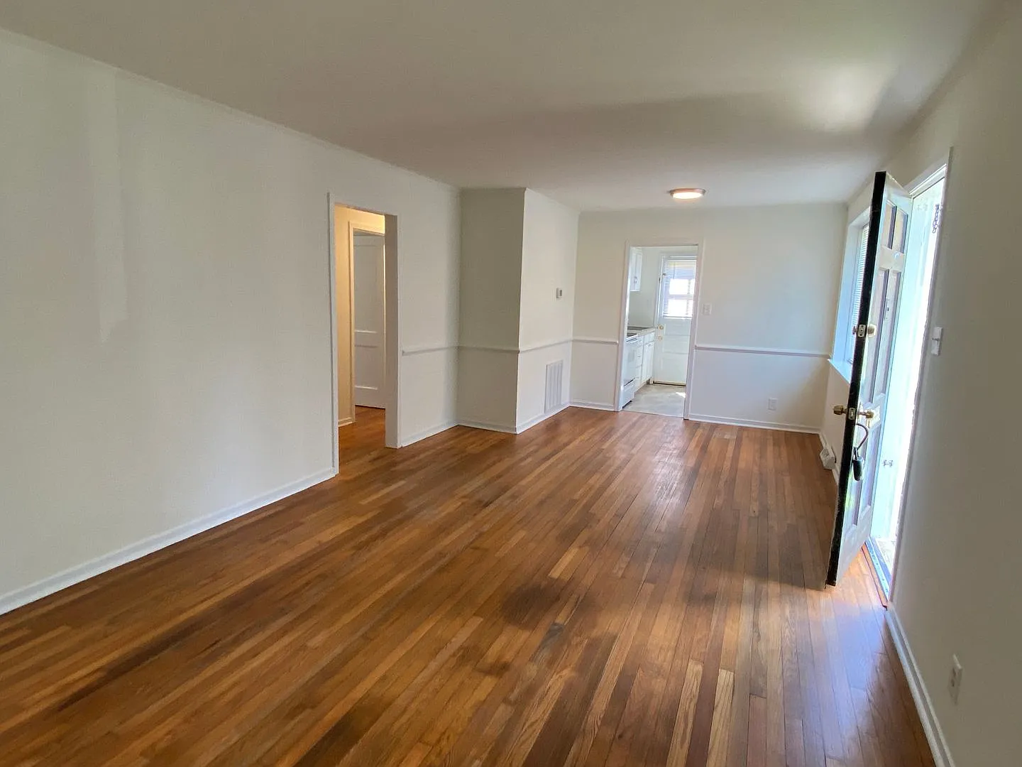 Three Beds, One Bath in Highland Springs. Available in October. — Photo 3