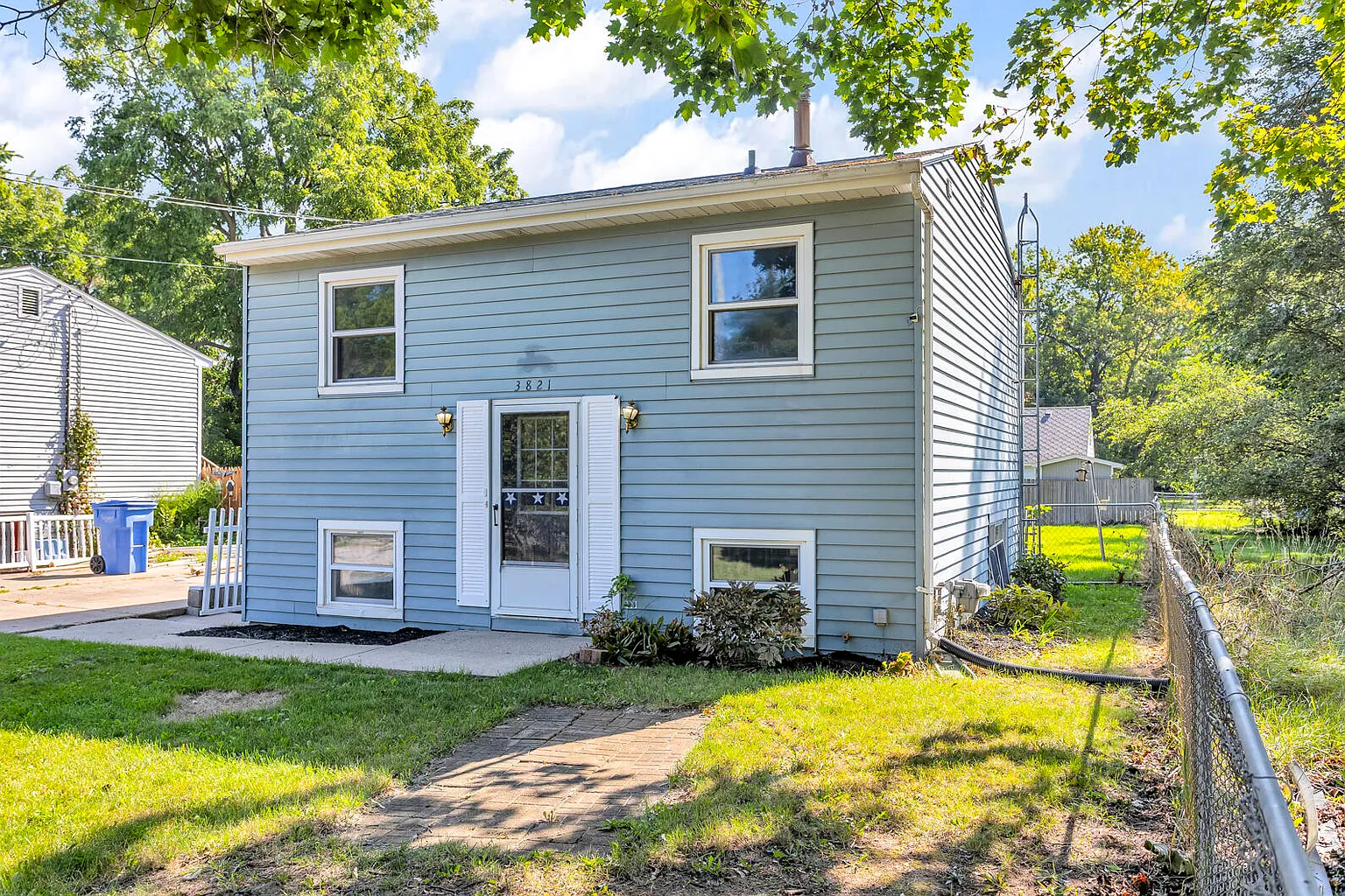 3821 Burchfield Dr photo 1